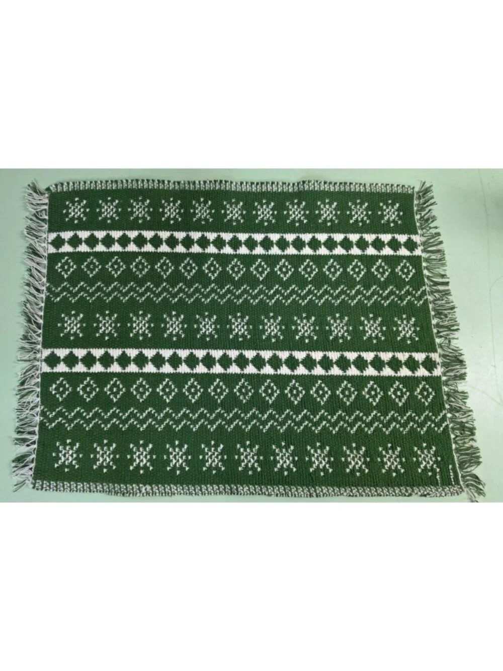 Set of 2 Green White Woven Winter Placemats Fringe Scandinavian Fair Isle 17x14
